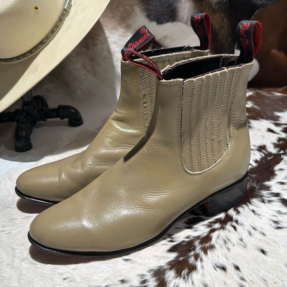Red Diamond Leather Chelsea Boot Beige Size‎ 28 A11